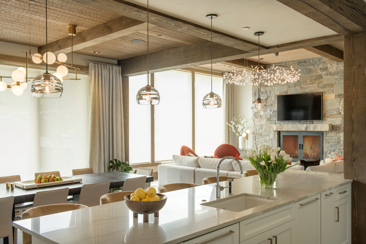 Design with Light: Motorized Shading in a Modern Mountain Retreat